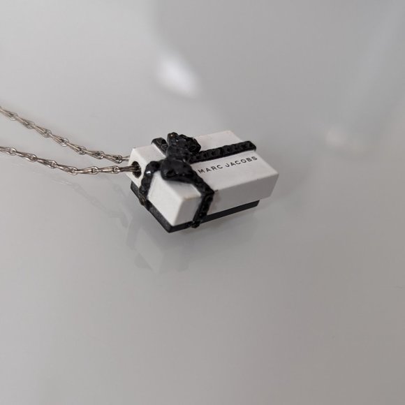 Marc Jacobs Gift Box Necklace - Picture 2 of 4